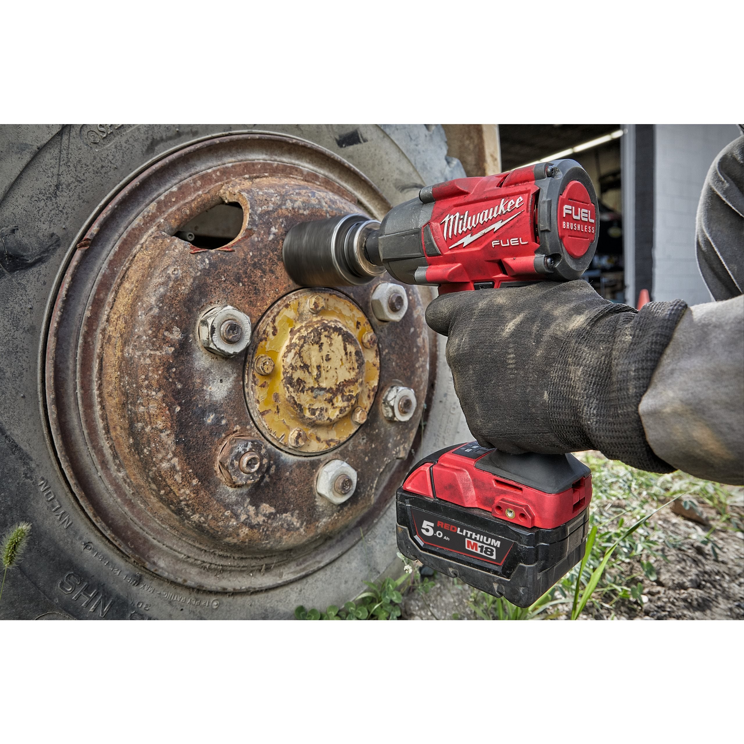 M18 FUEL™ ½″ mid-torque impact wrench with friction ring